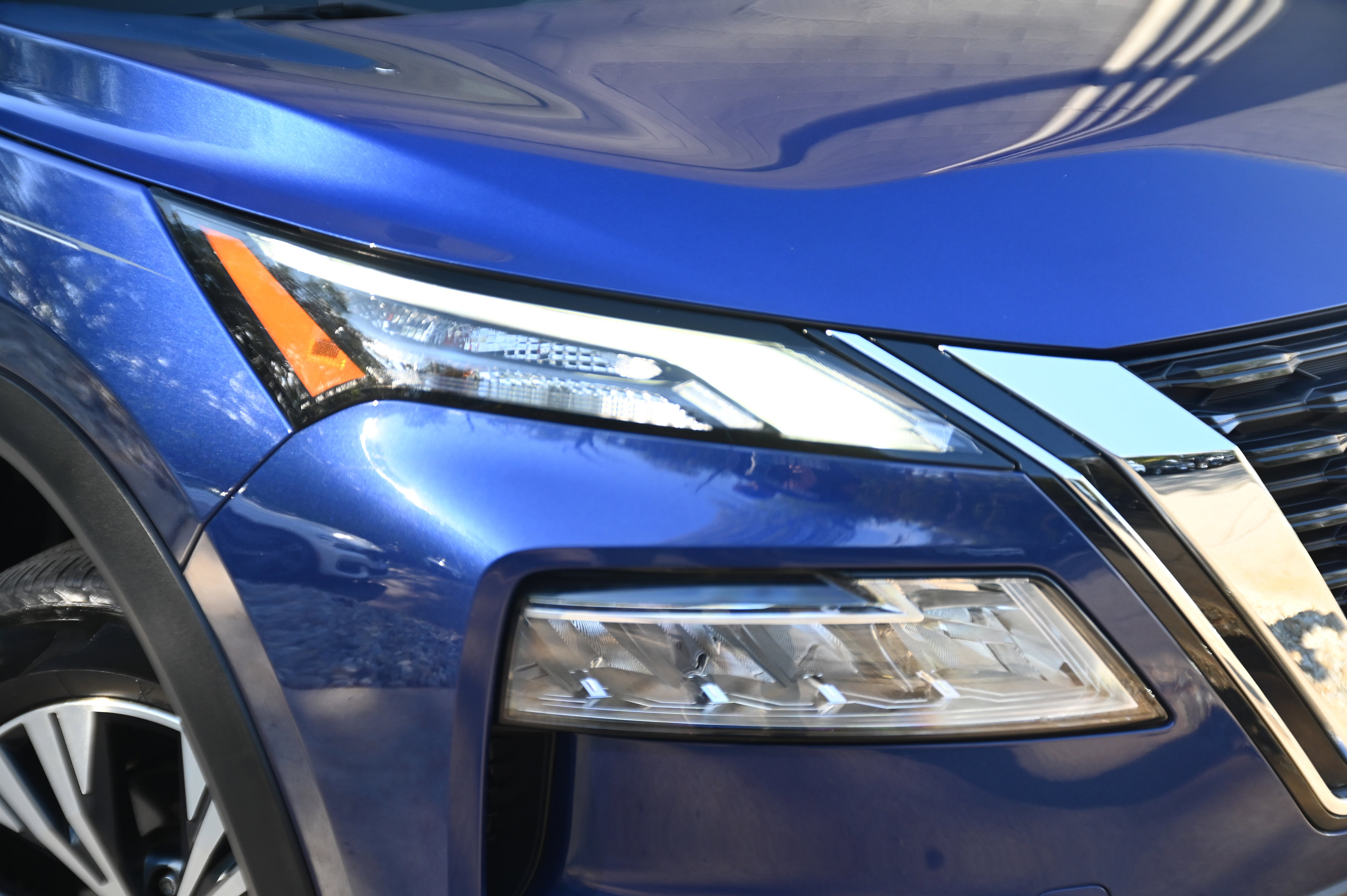 2022 Nissan Rogue SV photo 3