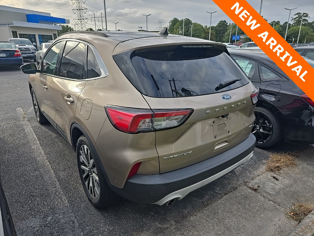2020 Ford Escape Titanium Hybrid photo 3