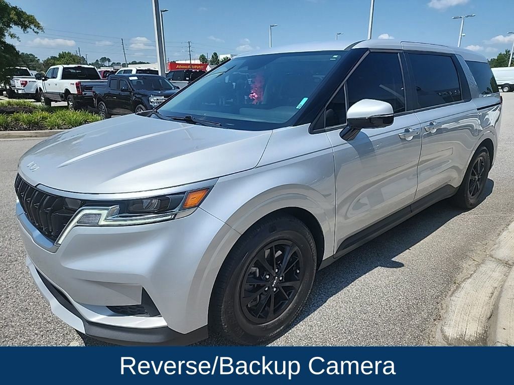 2022 Kia Carnival LX photo 3