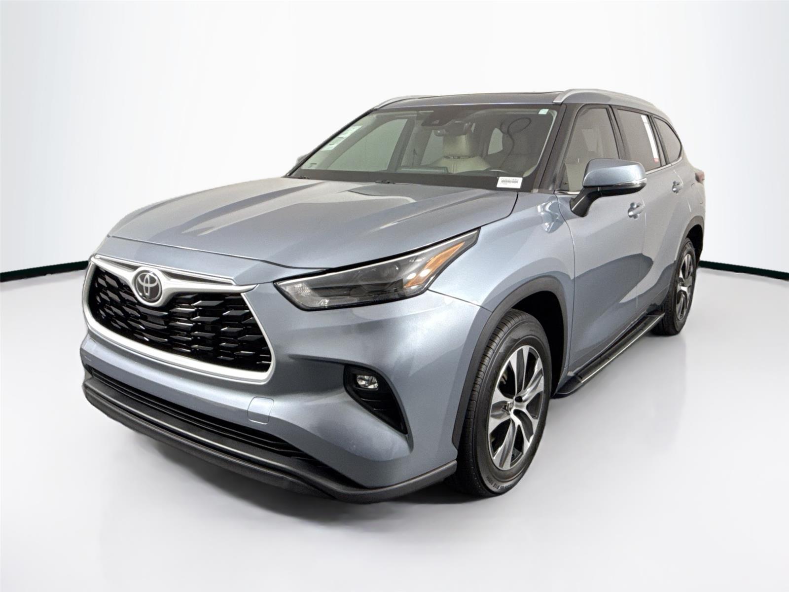 2023 Toyota Highlander XLE photo 2