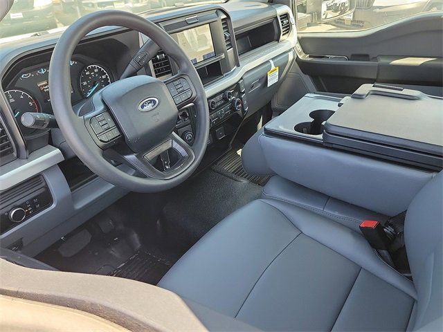 2025 Ford F-350 Super Duty Chassis Cab XL