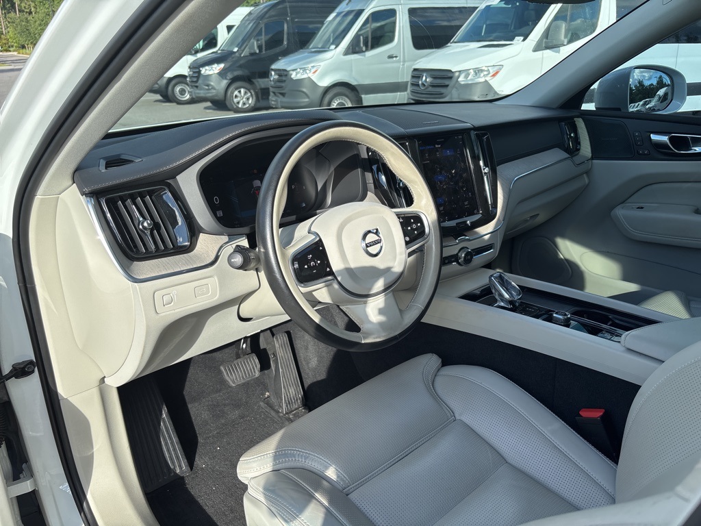 2022 Volvo XC60 B5 Inscription photo 37