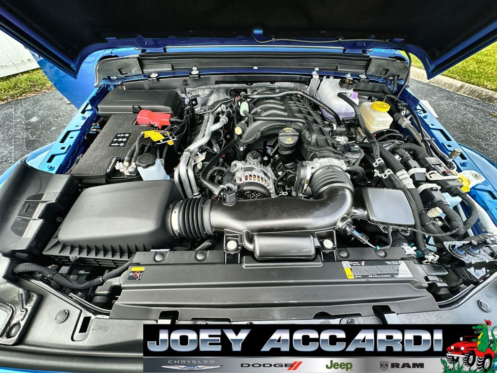 2025 Jeep Wrangler Sahara photo 25