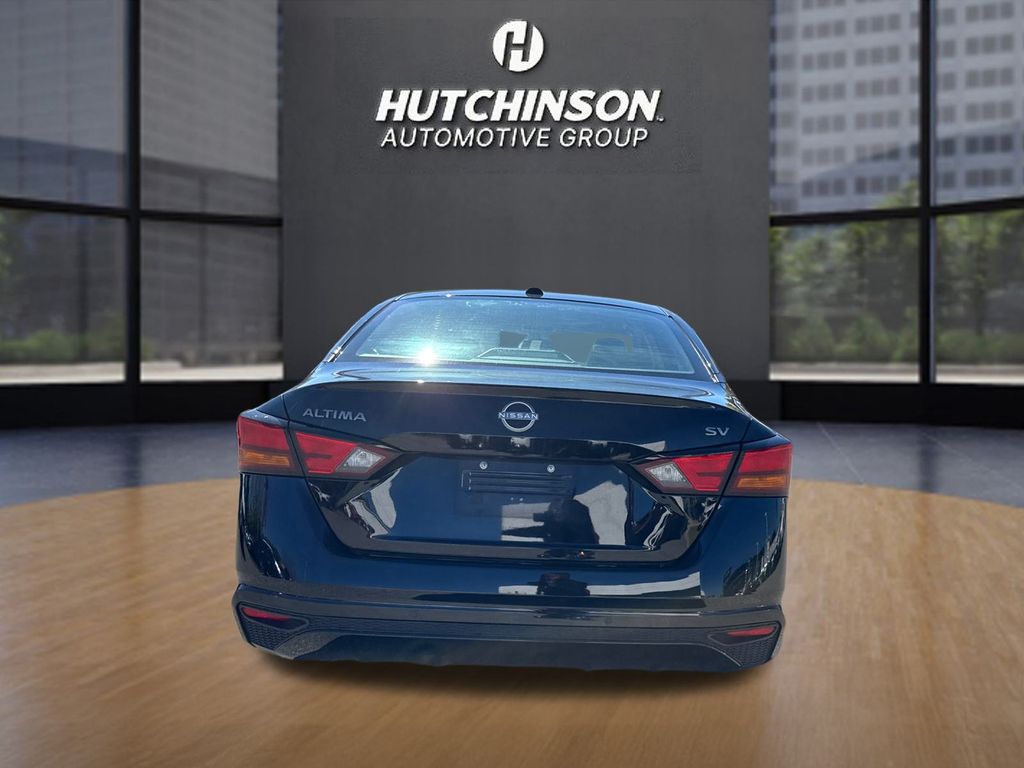 2024 Nissan Altima 2.5 SV photo 3