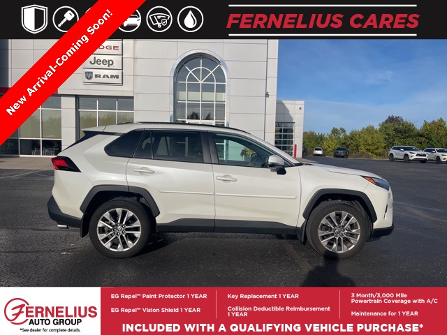 2022 Toyota RAV4 XLE Premium photo 4