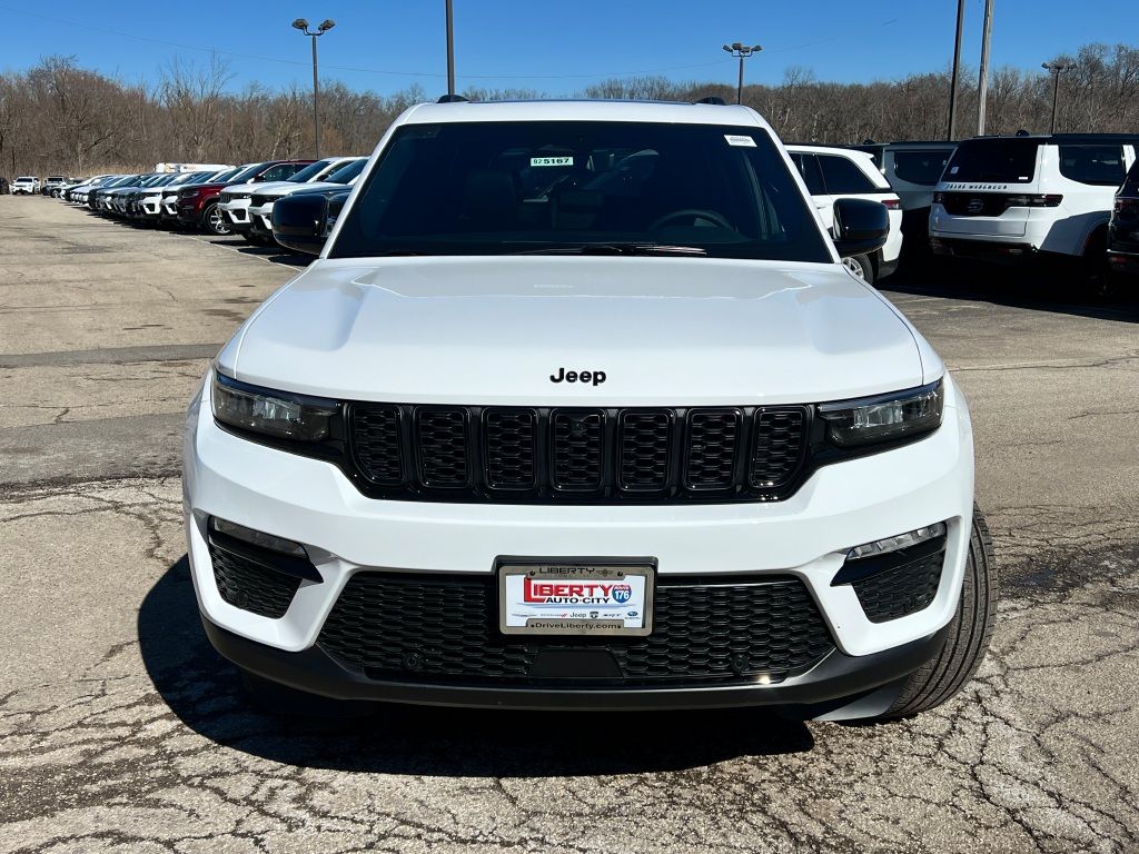 2025 Jeep Grand Cherokee Limited photo 3
