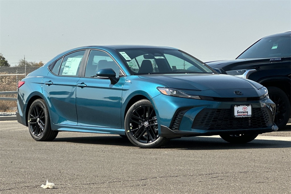 2025 Toyota Camry SE photo 2