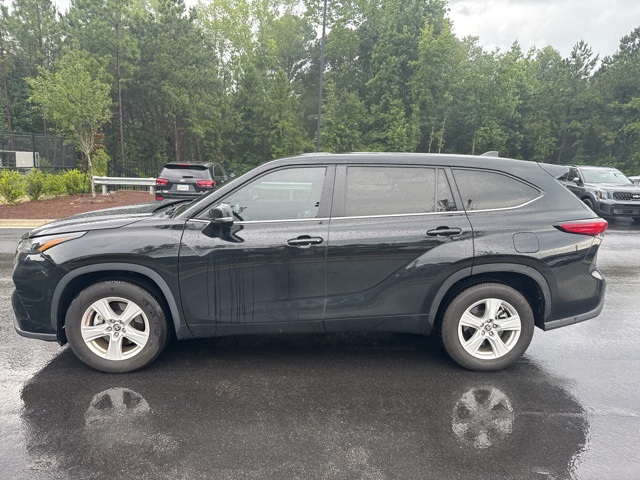 2023 Toyota Highlander L photo 2