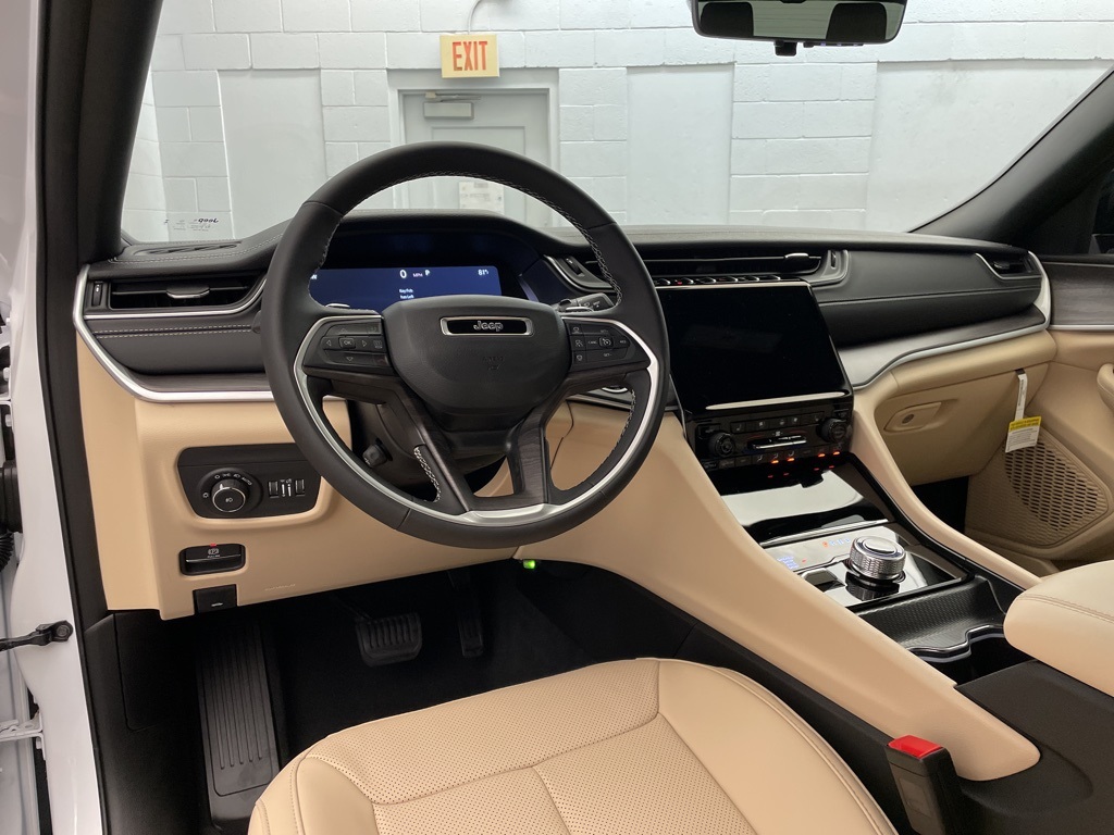 2025 Jeep Grand Cherokee Limited photo 7
