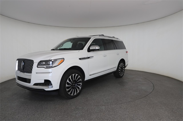2024 Lincoln Navigator Black Label photo 2