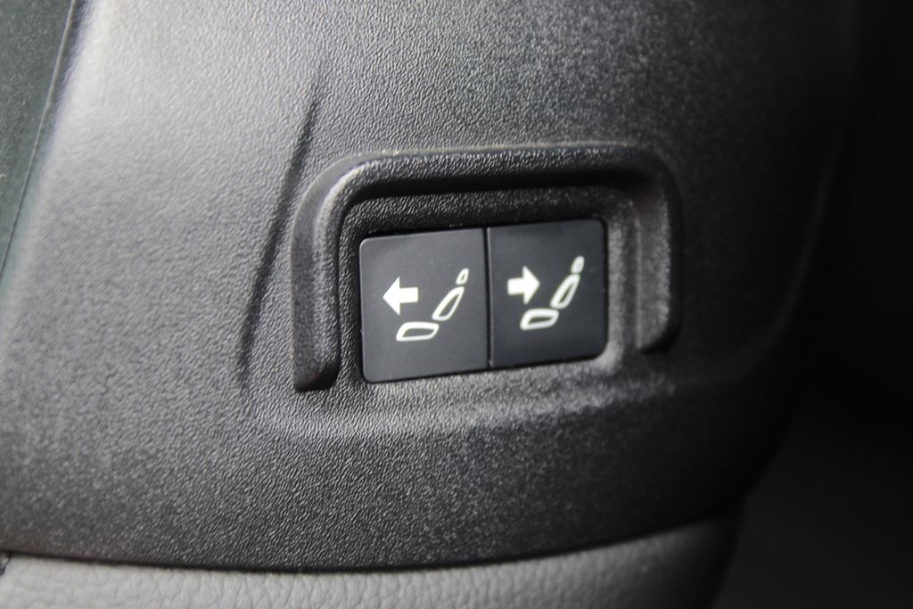 2024 Land Rover Defender 90 X-Dynamic SE photo 17