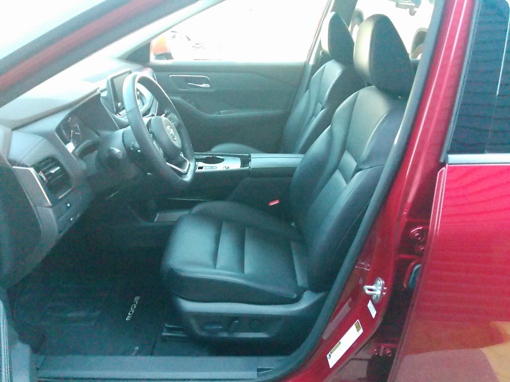 2021 Nissan Rogue SV photo 8