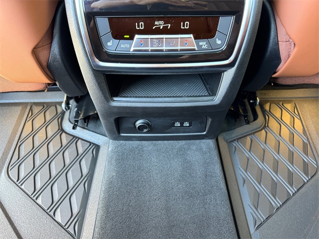 2026 Bmw X7 M60i photo 23