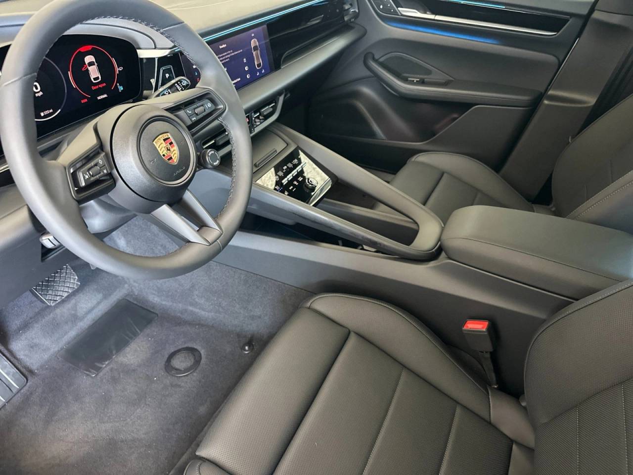 2025 Porsche Macan Electric photo 4