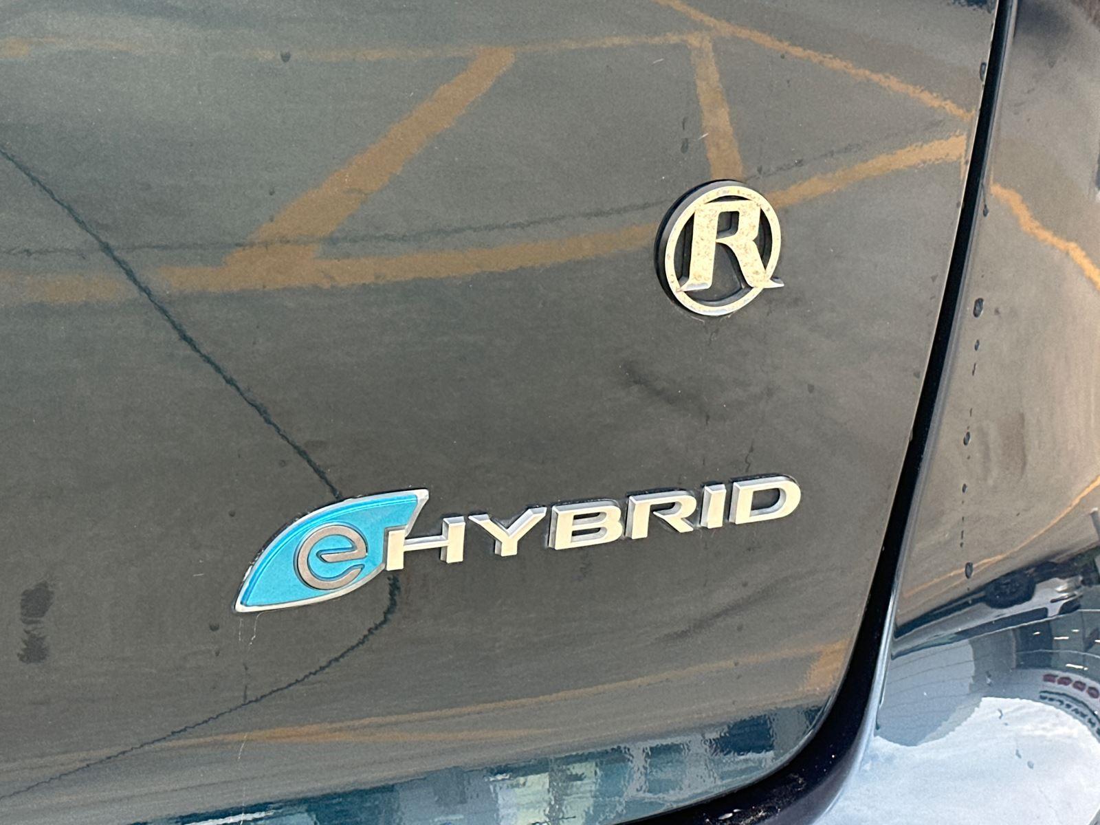2023 Chrysler Pacifica Hybrid Pinnacle photo 4