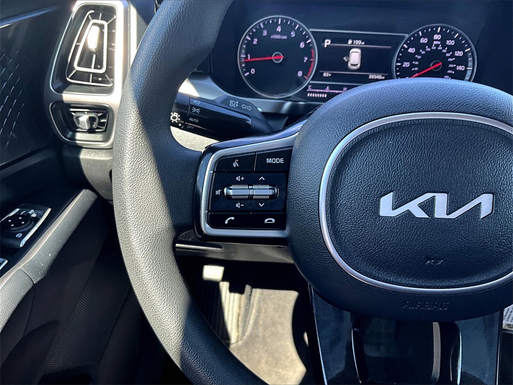 2022 Kia Sorento LX photo 24