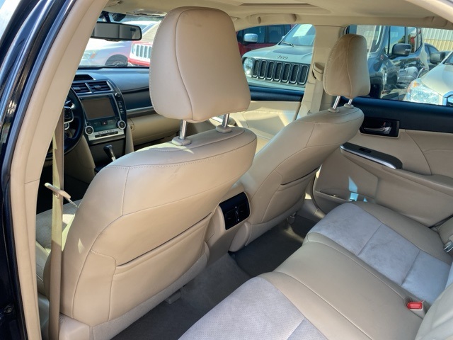 2014 Toyota Camry Hybrid XLE photo 16