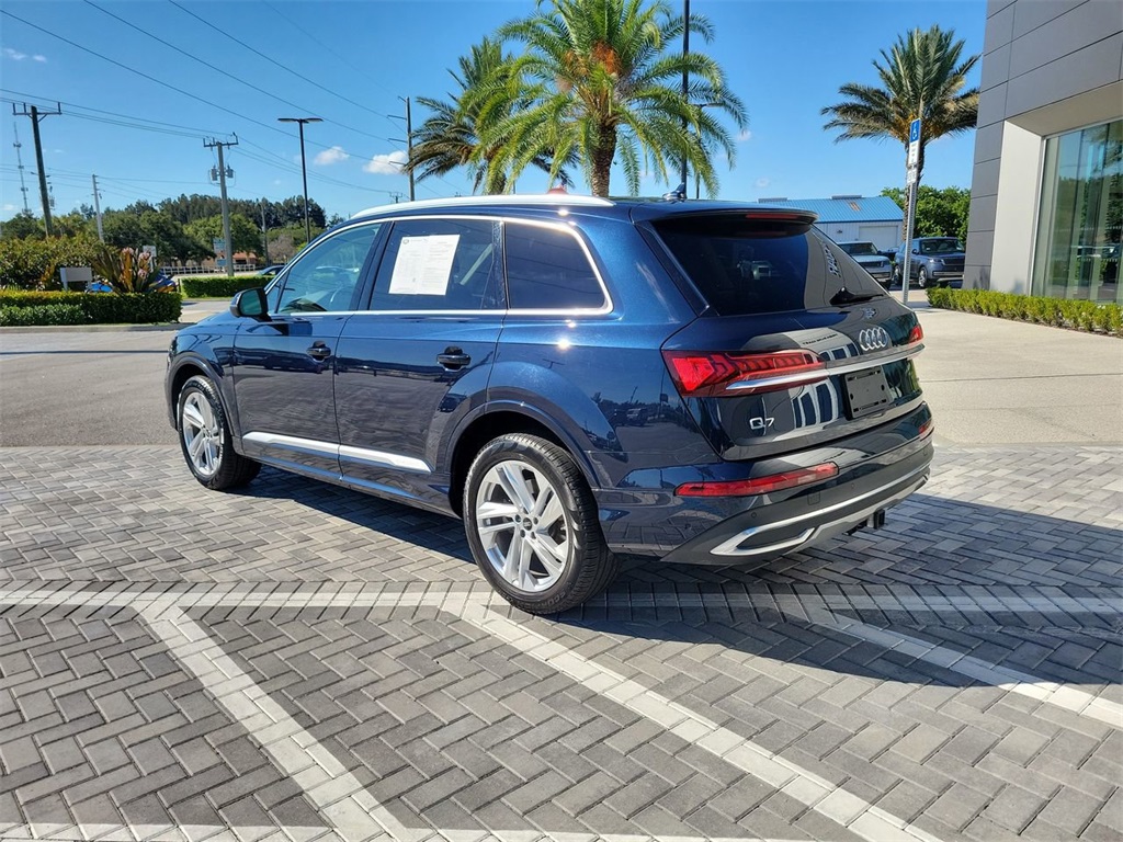 2023 Audi Q7 45 Premium Plus photo 3