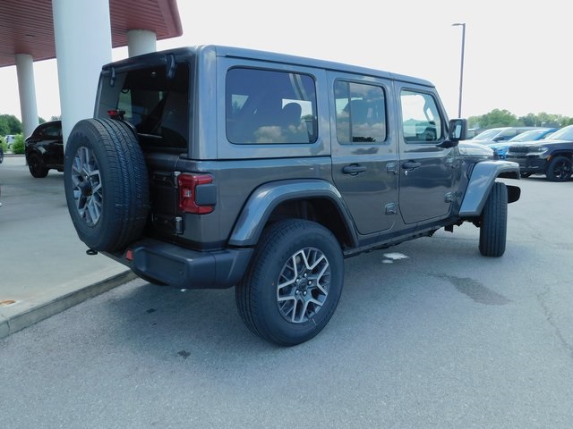 2025 Jeep Wrangler Sahara photo 8