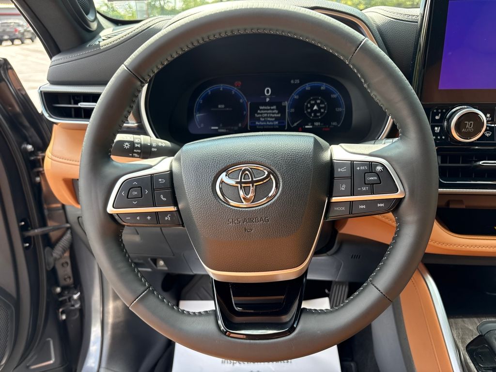 2024 Toyota Highlander Platinum photo 14