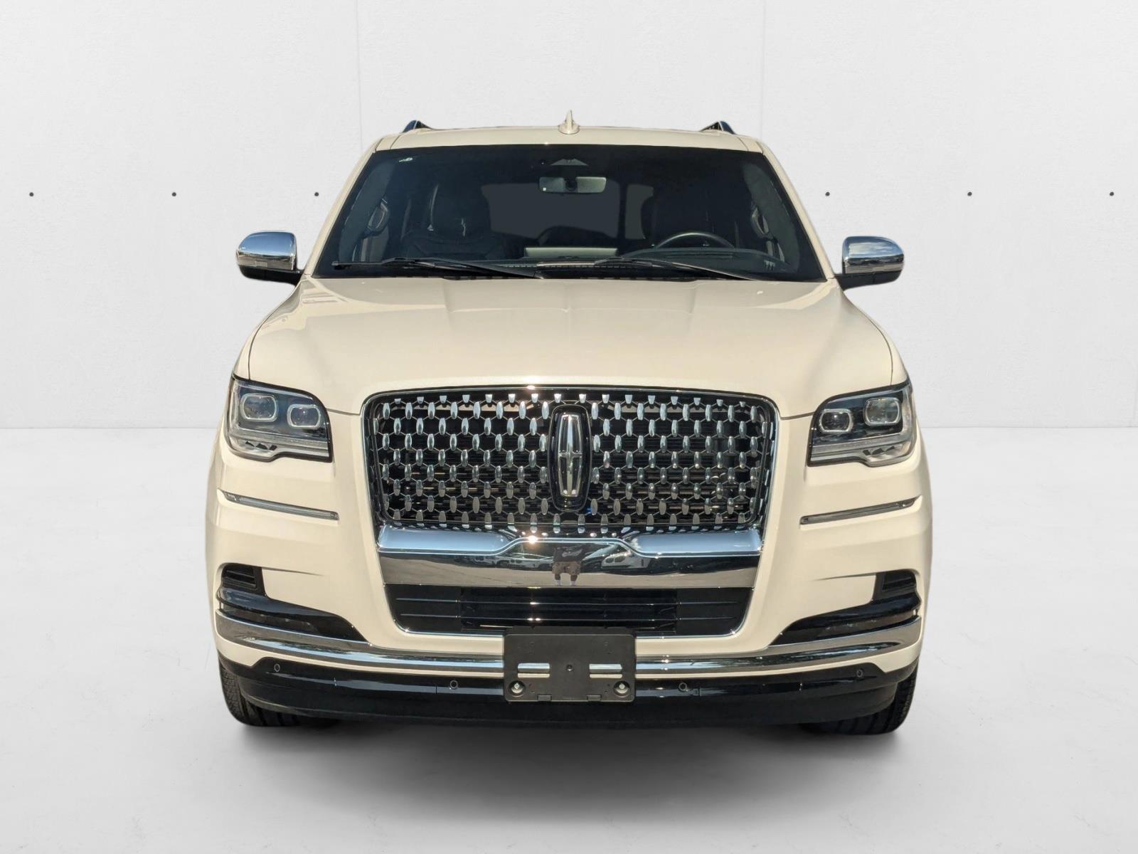 2024 Lincoln Navigator Black Label photo 2