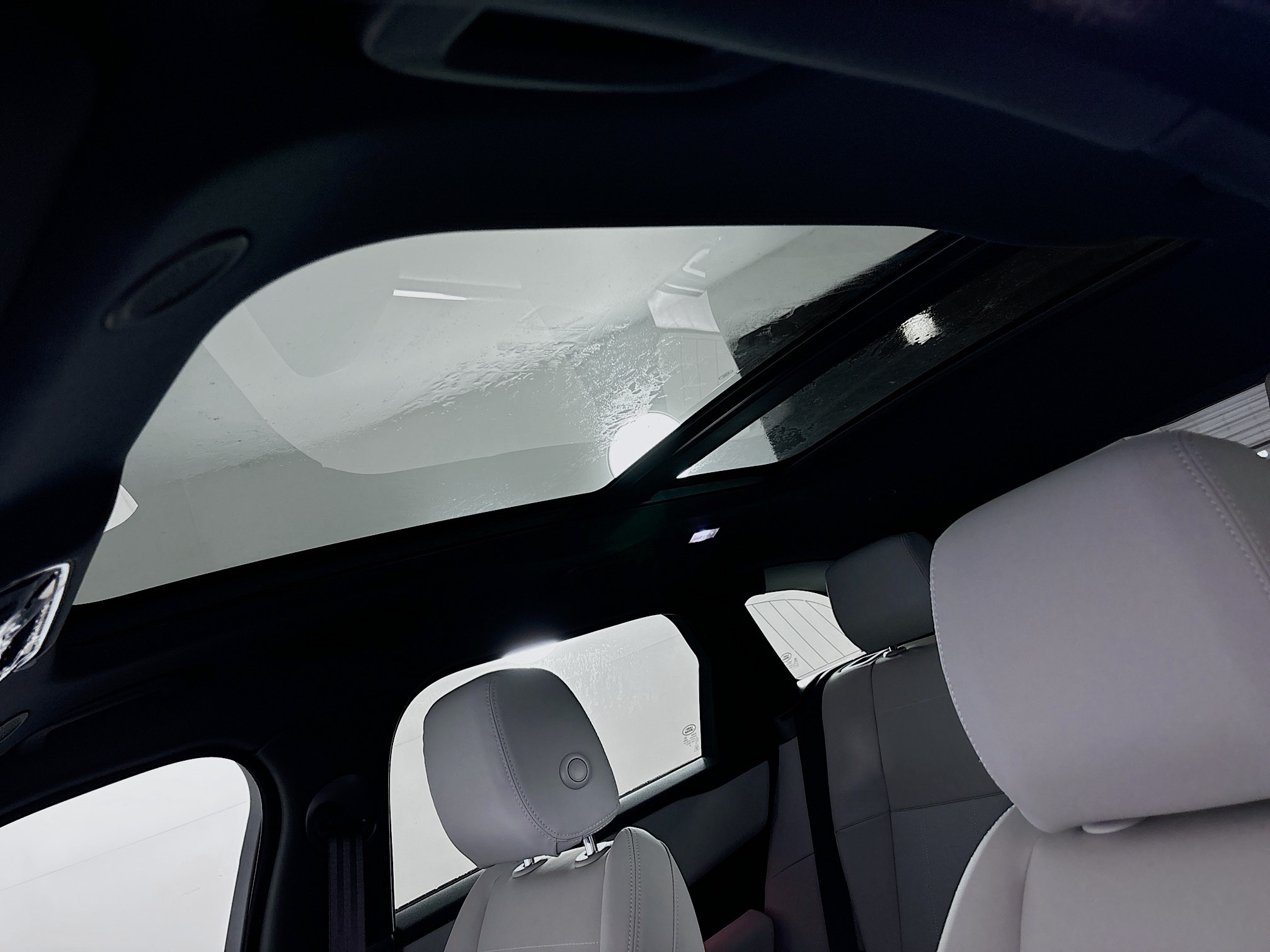 2026 Land Rover Range Rover Velar SE photo 10