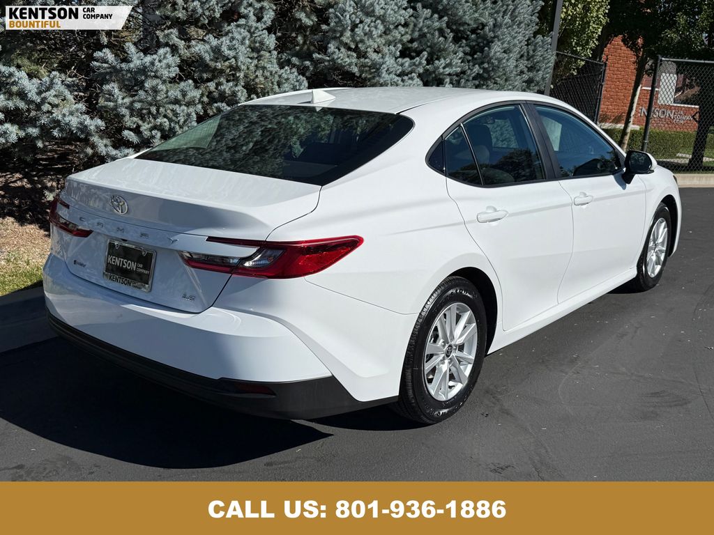2025 Toyota Camry LE photo 8
