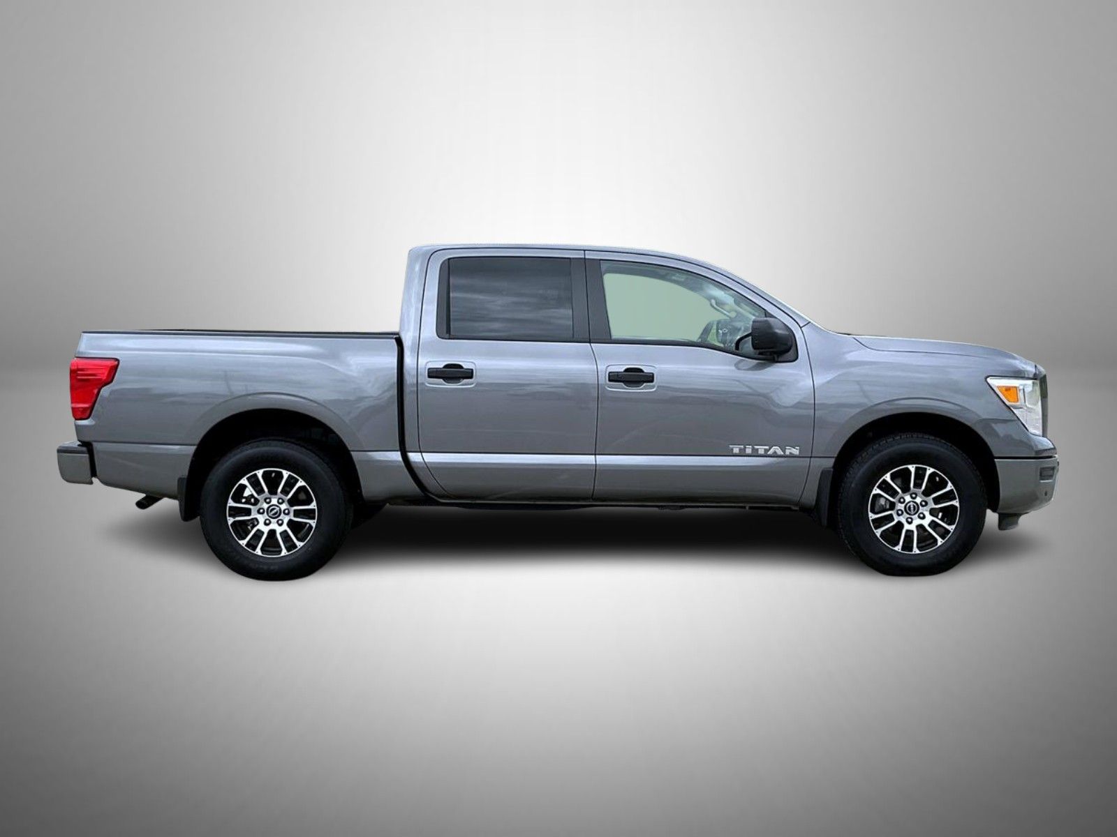2024 Nissan Titan SV photo 4
