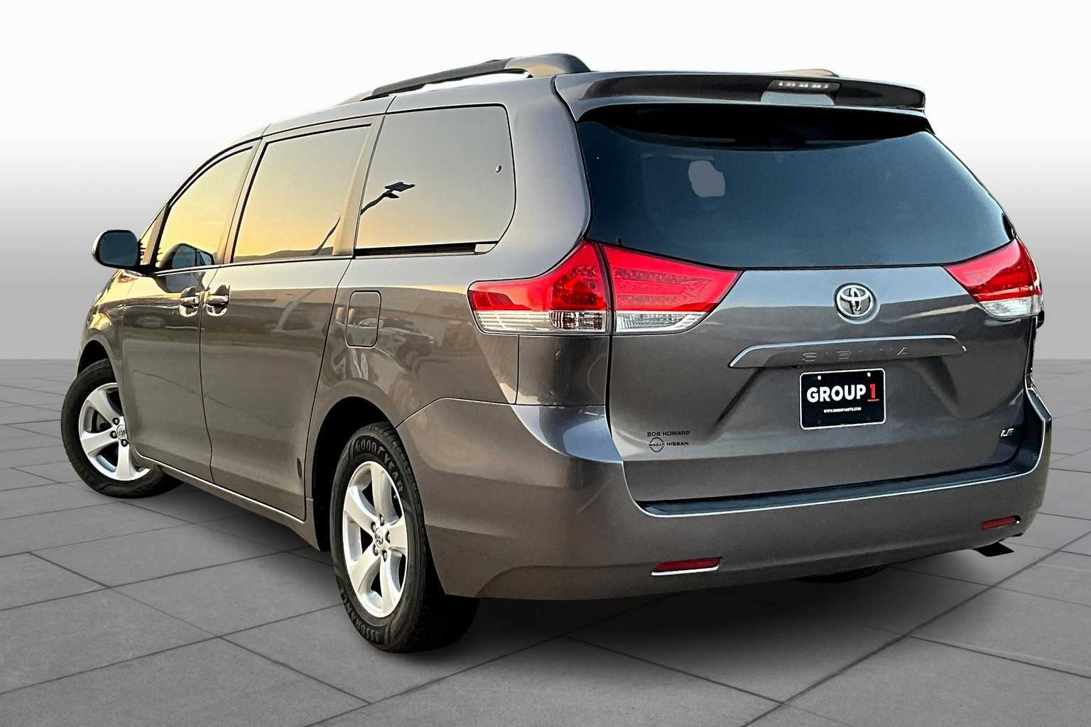 2013 Toyota Sienna LE photo 11