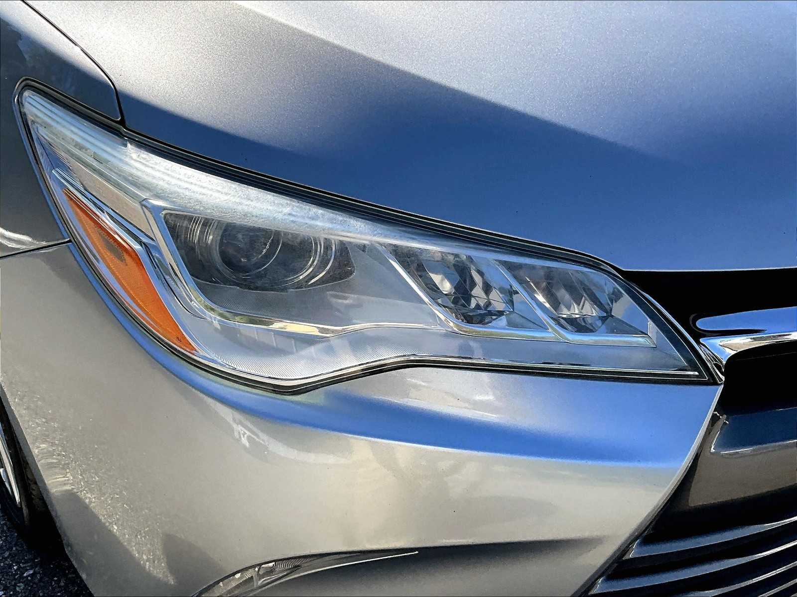 2016 Toyota Camry XLE photo 32