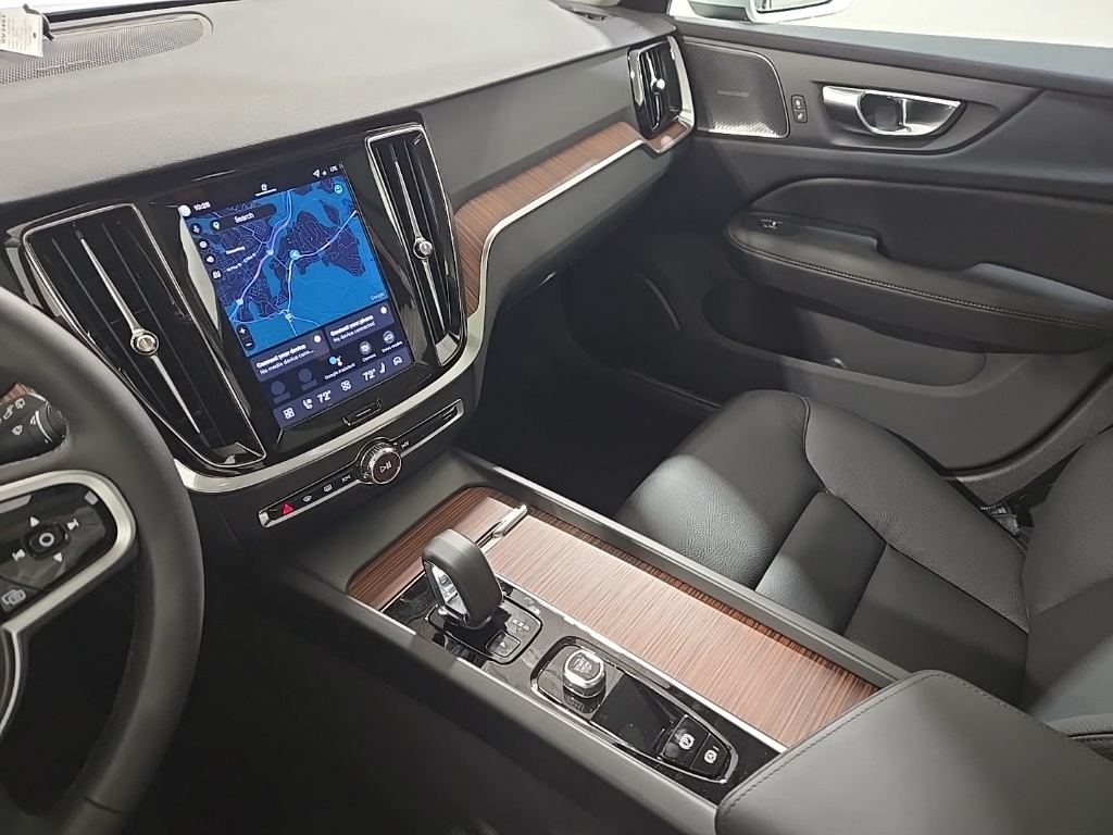 2026 Volvo V60 Plus photo 10