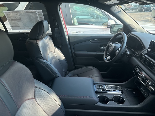 2025 Honda Pilot Black Edition photo 10