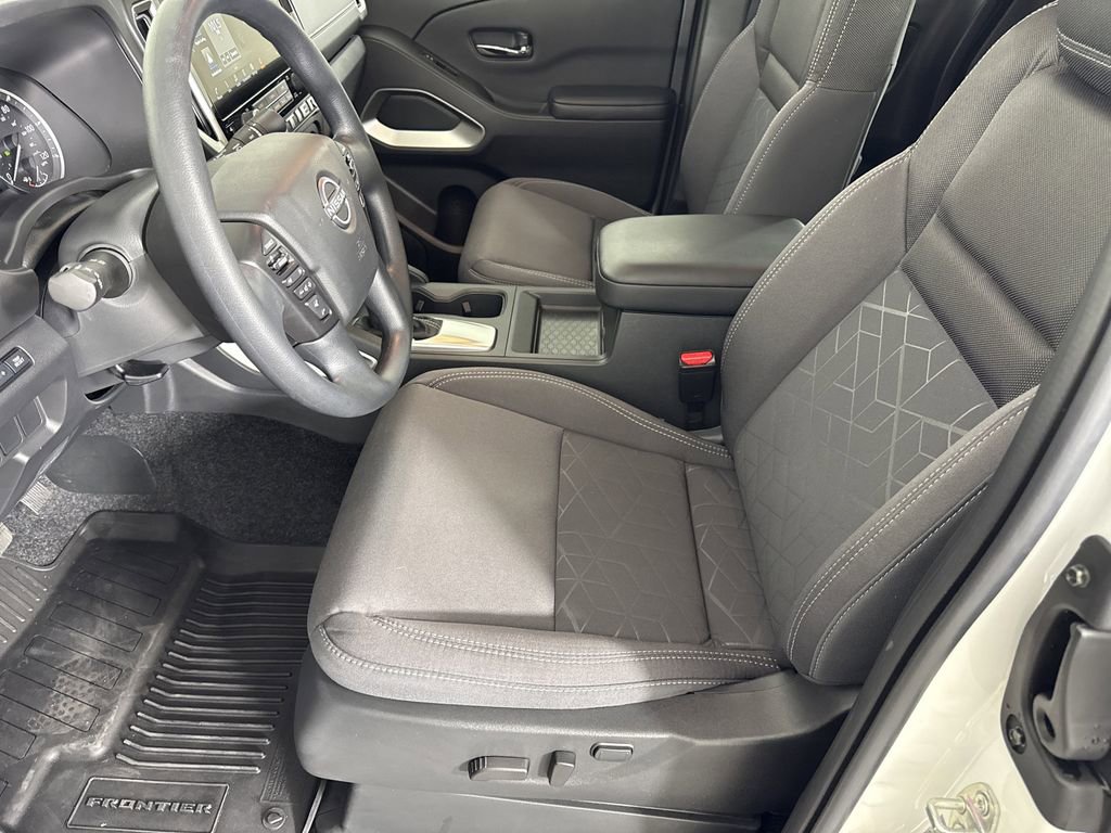 2025 Nissan Frontier SV photo 7