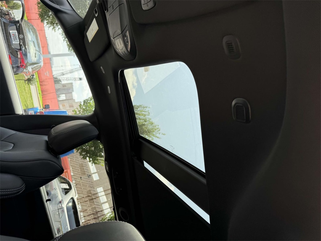 2025 Chrysler Pacifica photo 4