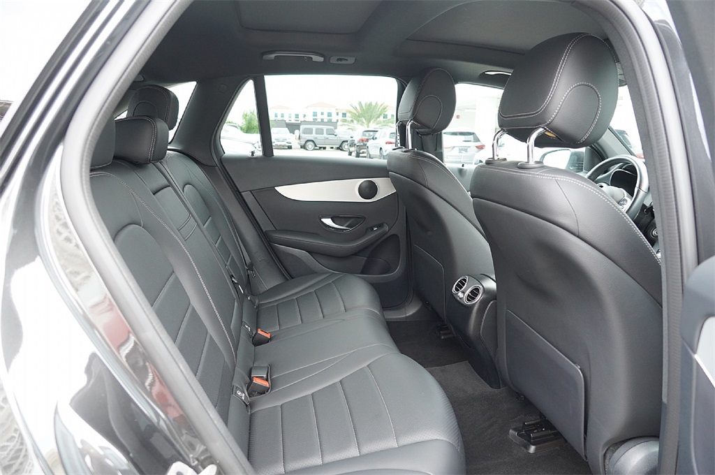2022 Mercedes Benz GLC 300 photo 12