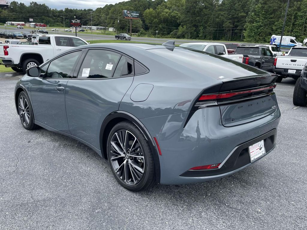 2025 Toyota Prius XLE photo 3