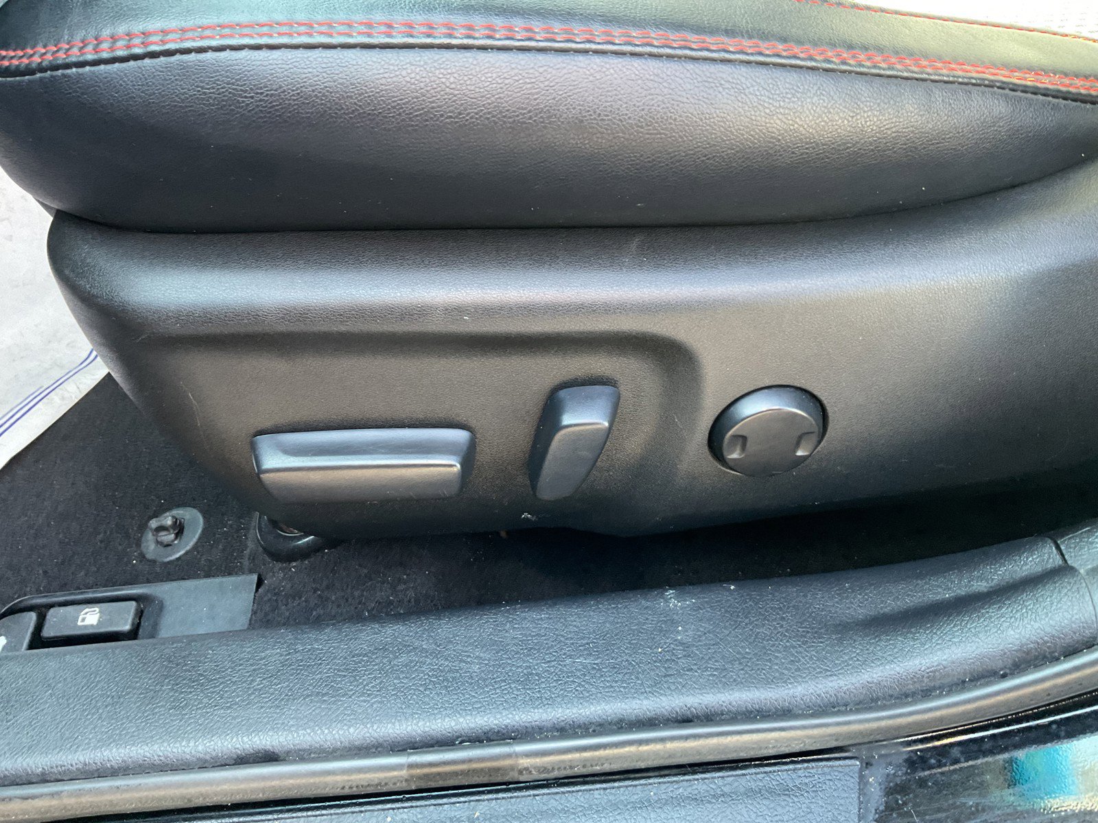 2016 Toyota Camry SE photo 21