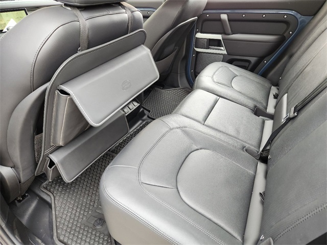 2024 Land Rover Defender 110 S photo 27