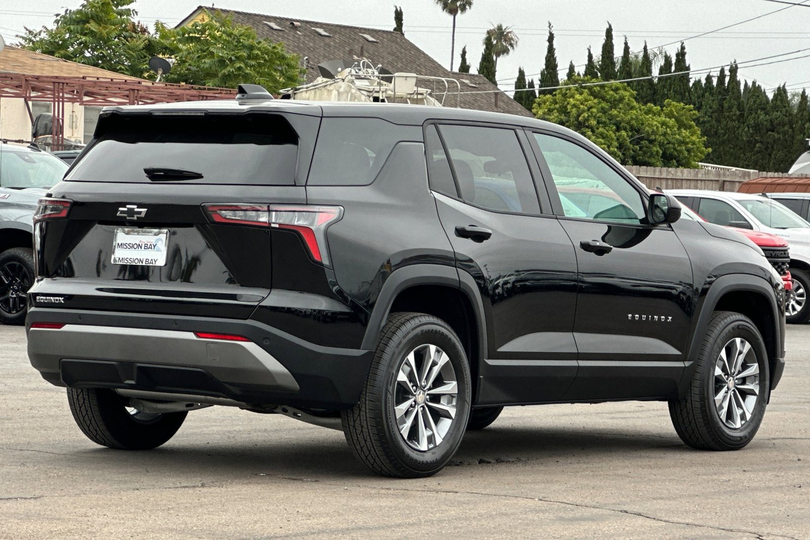 2025 Chevrolet Equinox LT photo 4