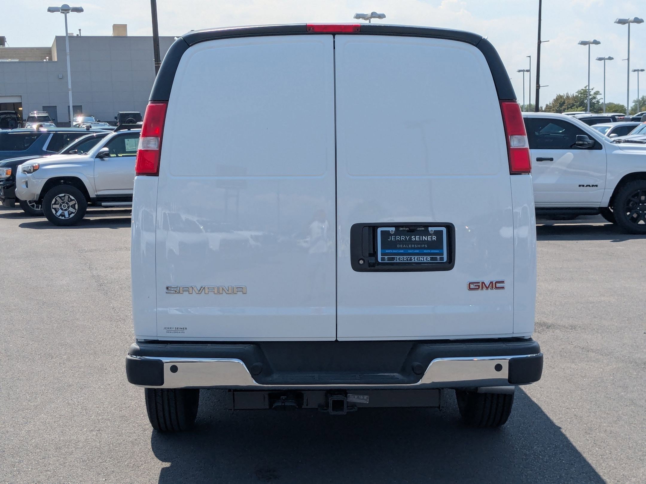 2025 Gmc Savana Cargo 2500 photo 4