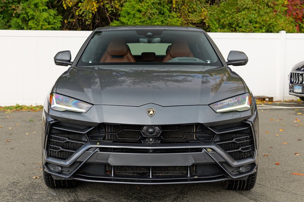 2019 Lamborghini Urus Base photo 2