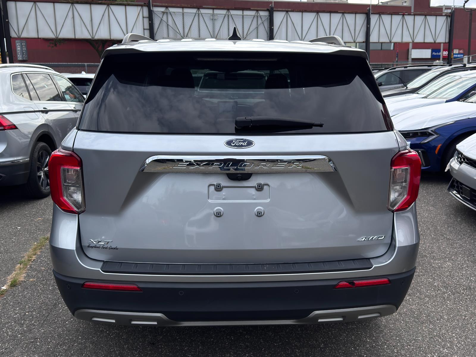 2022 Ford Explorer XLT photo 6