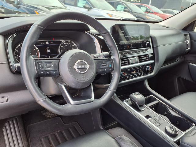 2023 Nissan Pathfinder SL photo 4