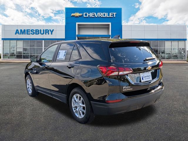 2022 Chevrolet Equinox LS photo 3