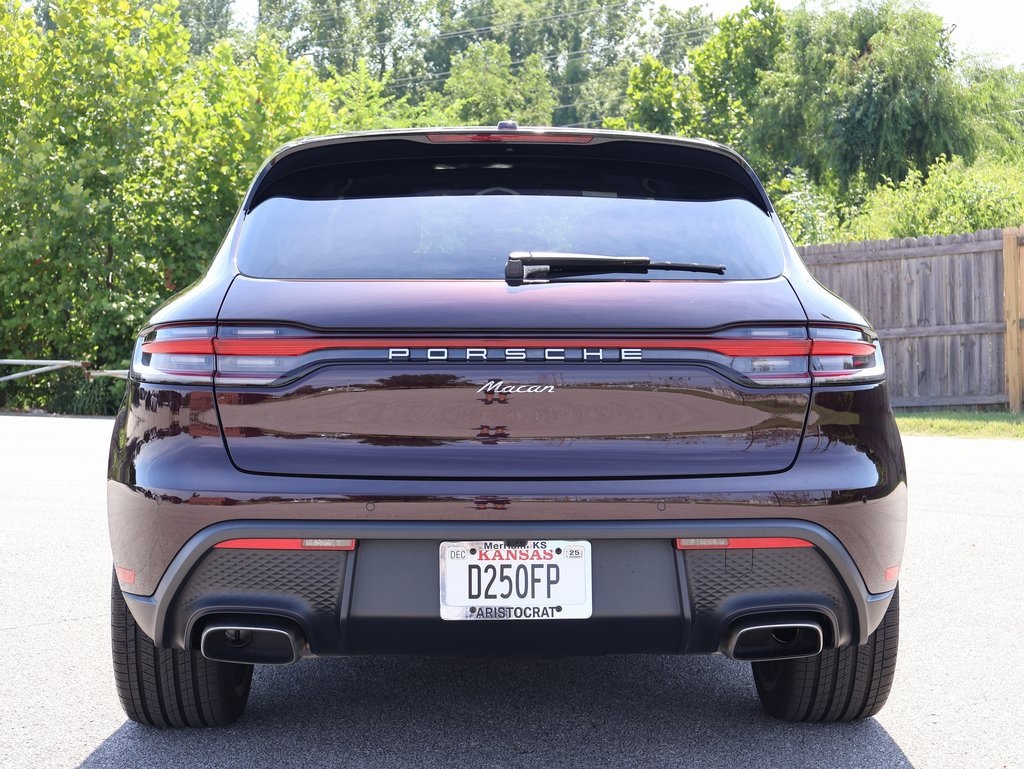 2025 Porsche Macan T photo 4