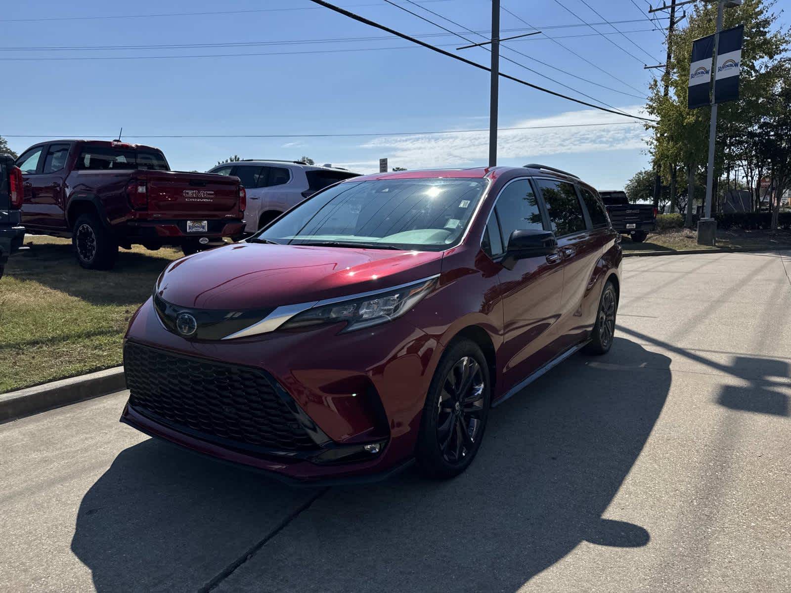 2022 Toyota Sienna XSE photo 3