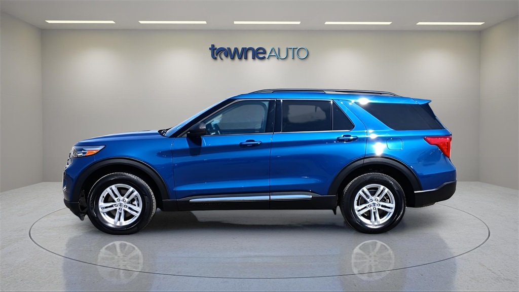 2023 Ford Explorer XLT photo 2