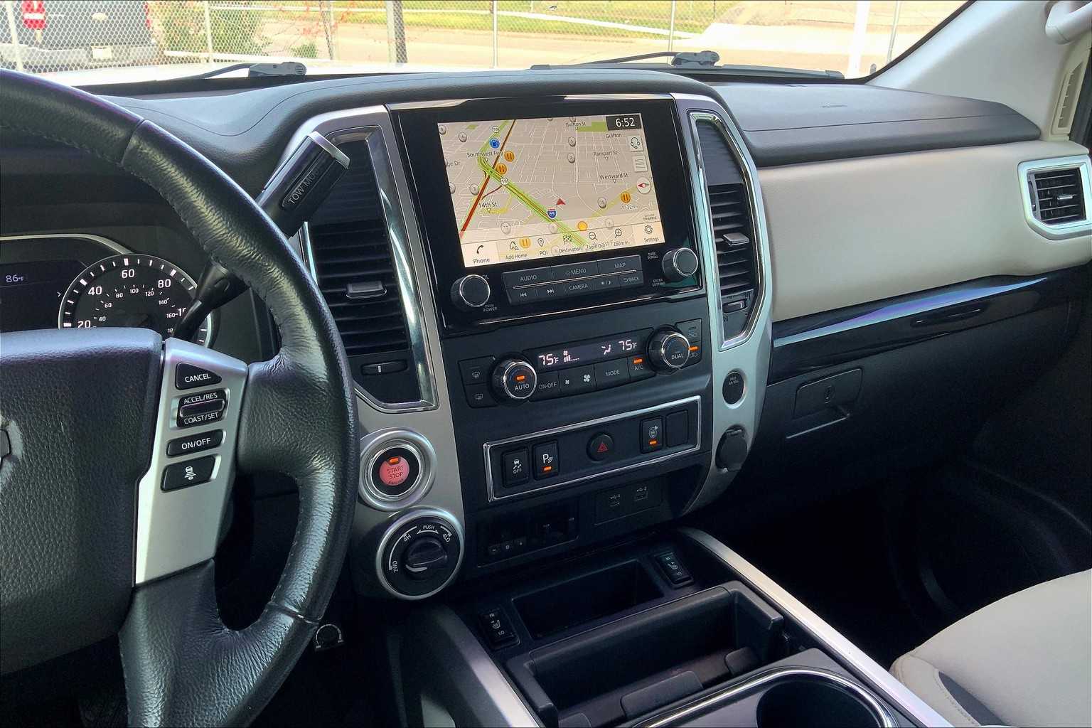2020 Nissan Titan SV photo 4