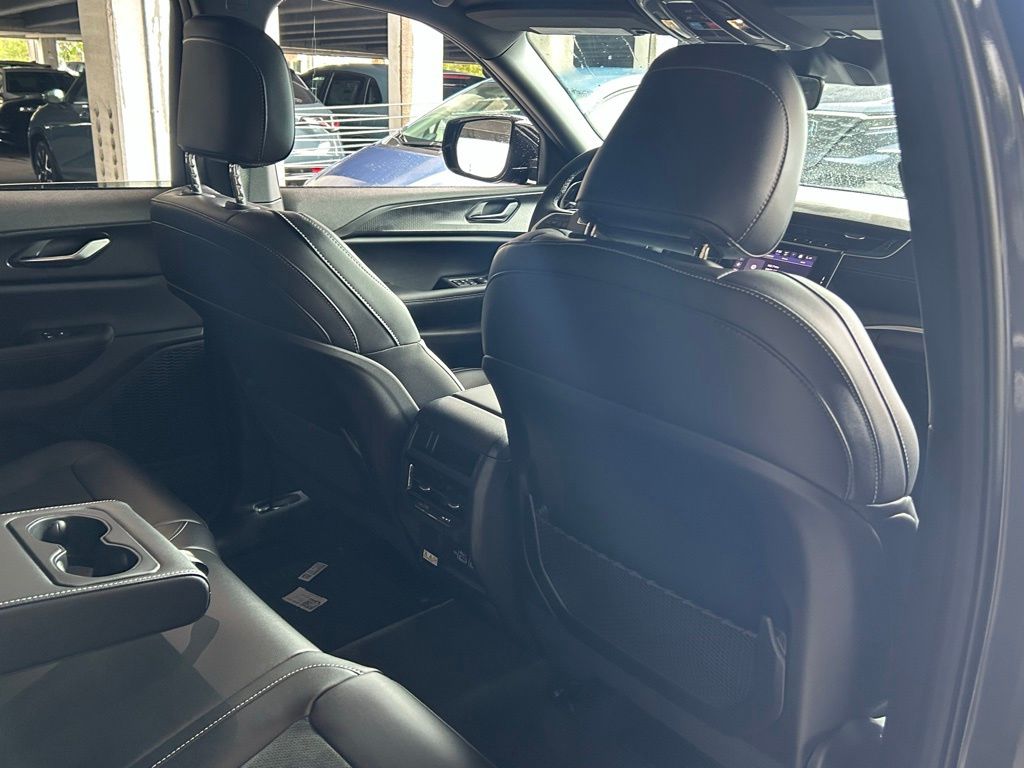 2025 Jeep Grand Cherokee Laredo Altitude photo 28