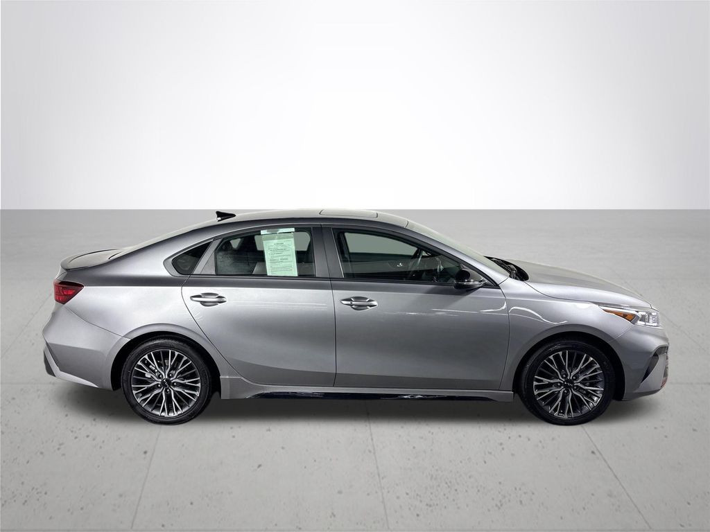 2024 Kia Forte GT-Line photo 5